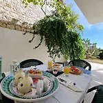 Maria *