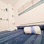 Maria Villa *